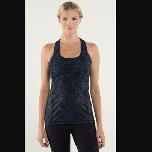 Lululemon Scoop Neck Racerback Tank Top in Inkwell Navy Paisley Size 6